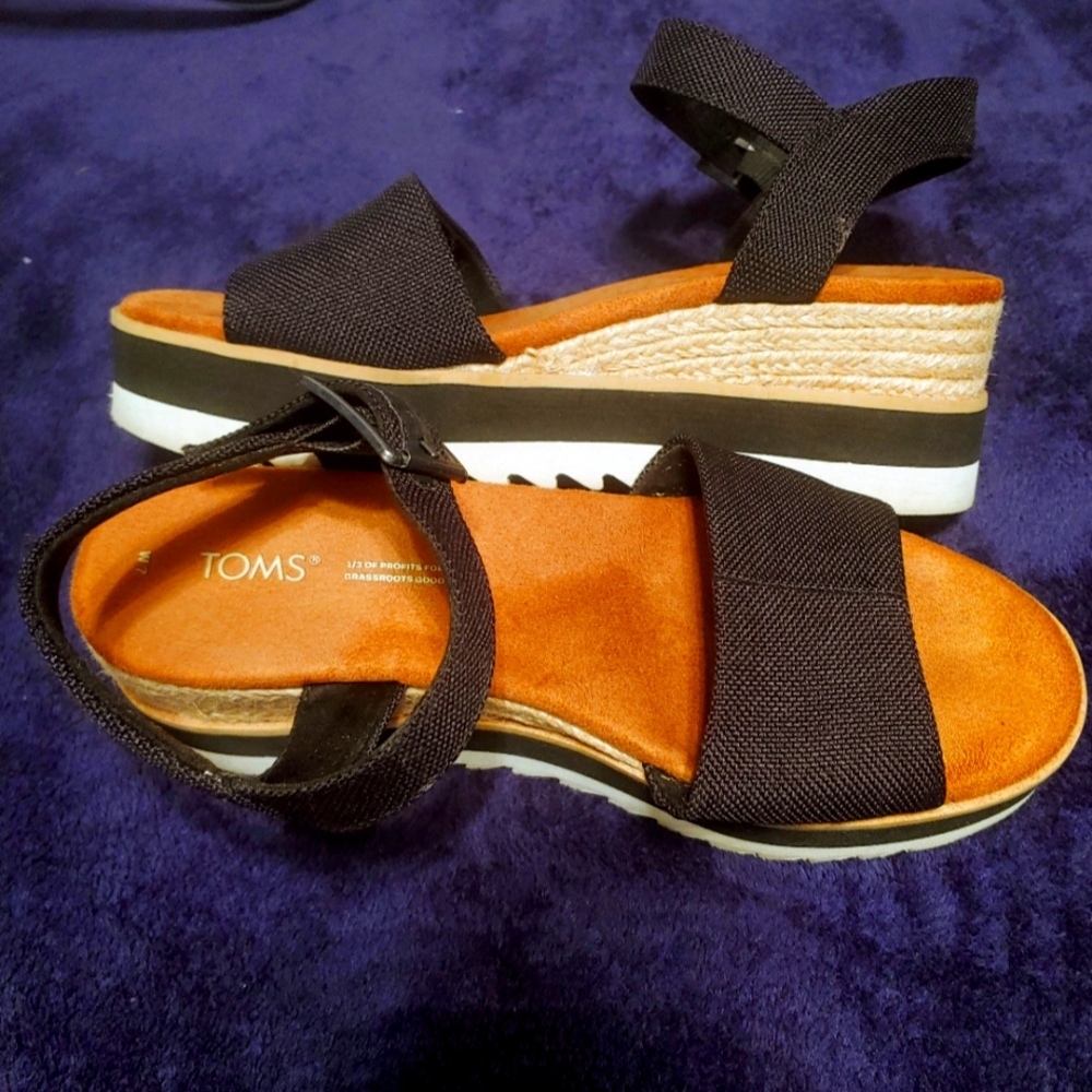Tom's Black Wedge Sandels